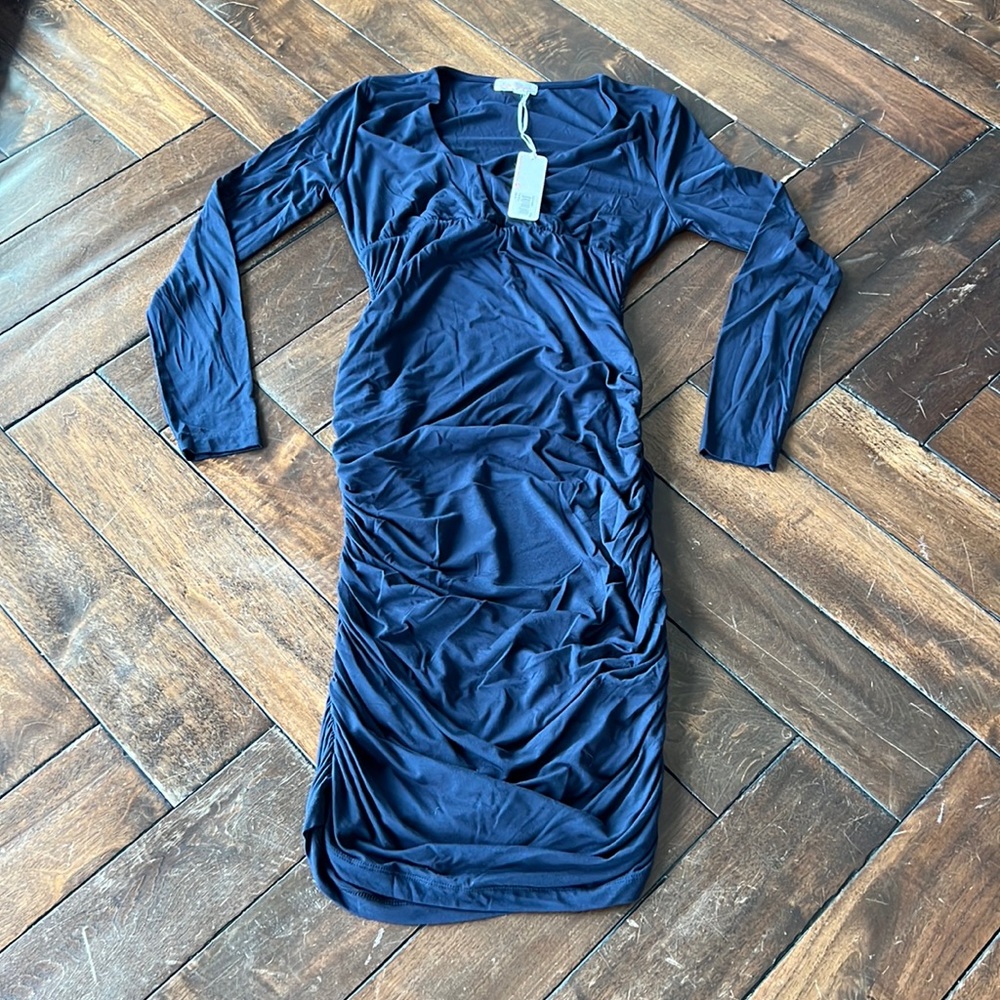 Ingrid & Isabel true navy V-neck longsleeve form fitting maternity dress